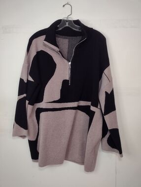 Composition Women's Graphic Half-Zip Sweater in Taupe and Black